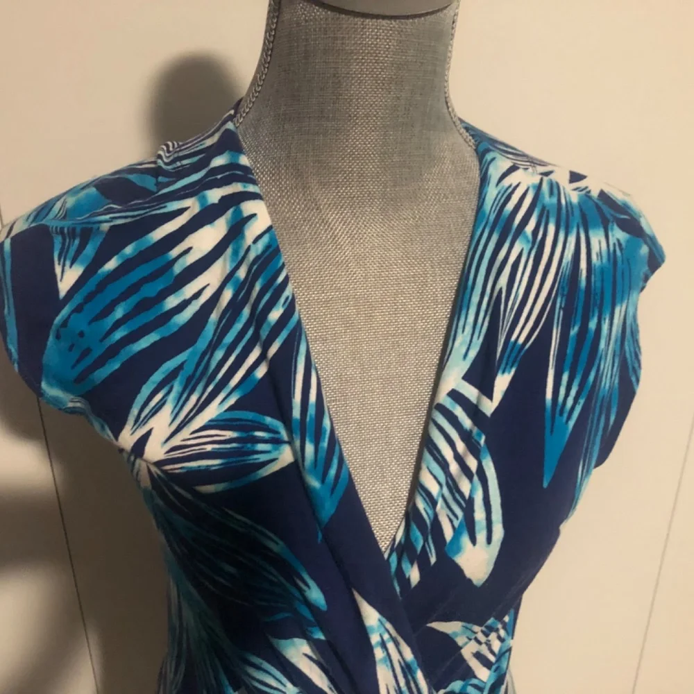 TOMMY BAHAMA BEAUTIFUL DRESS EXCELLENT CONDITION SIZE SMALL - Picture 2 of 3